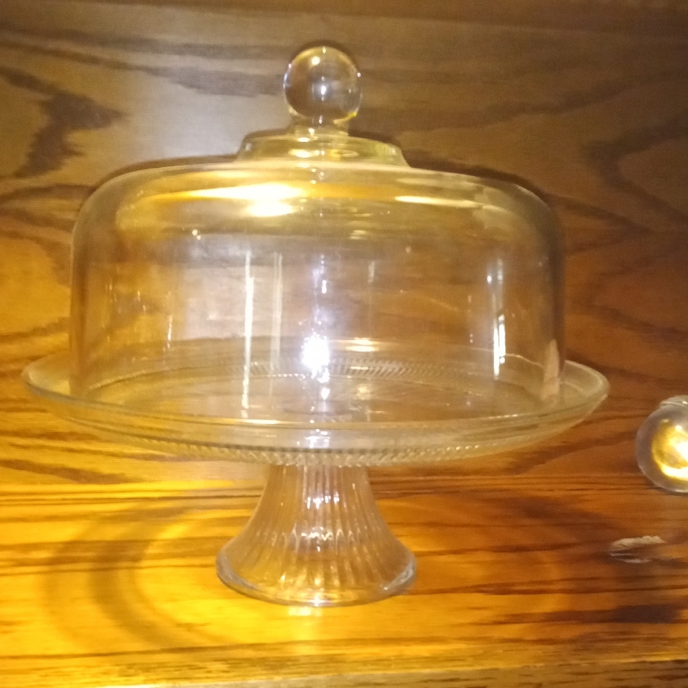 Cake ribbed plate / stand w heavy dome lid